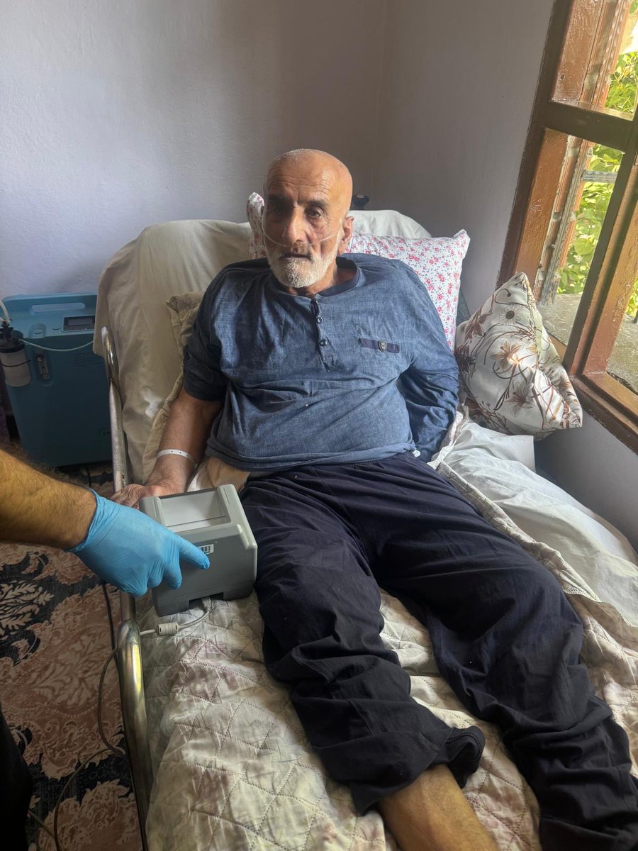 NufusSilvan's tweet photo. #AdresteNüfusHizmeti kapsamında zaman ve mekana bakılmaksızın 1939 doğumlu Celal dayımızın TCKK müracaatı alarak, Kendisine sağlıklı ömürler dileriz.
#HayatınızınHerAnında @cagriavci_ @hi_imblonsky @TCNufus @diyarbakir_nvi @SilvanKaymakam https://t.co/L1OTbftwhA