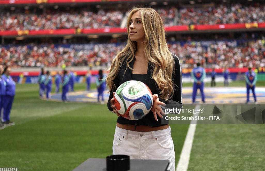 t8mcraetours's tweet photo. More of Tate McRae delivering the ball at The World Cup today! https://t.co/2A1dhsf6yz