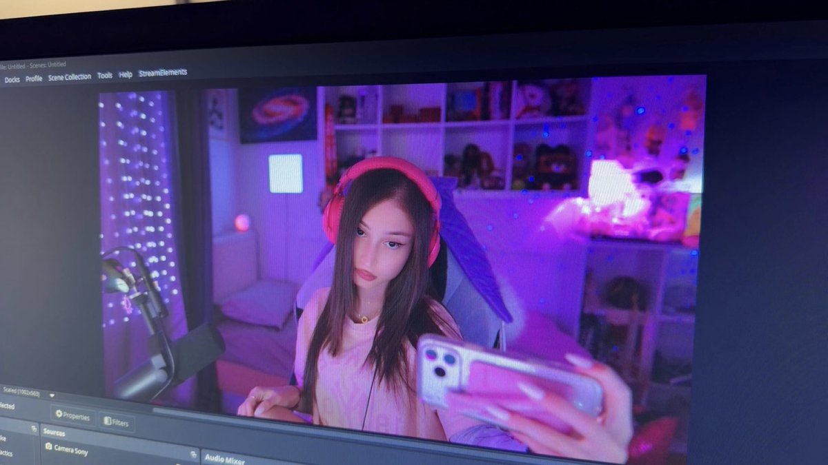 sweetkonsti's tweet photo. live now chat ❤️ https://t.co/AOLgKfjkWM