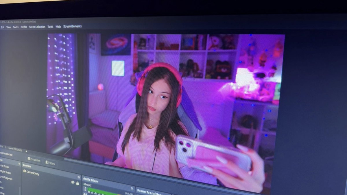 sweetkonsti's tweet photo. live now chat ❤️ https://t.co/AOLgKfjkWM