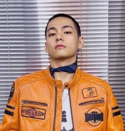 Dwarfminender's tweet photo. Even when he was bald he mogged nosecook😭💀💀💀🤮 https://t.co/POC0nIm6vr