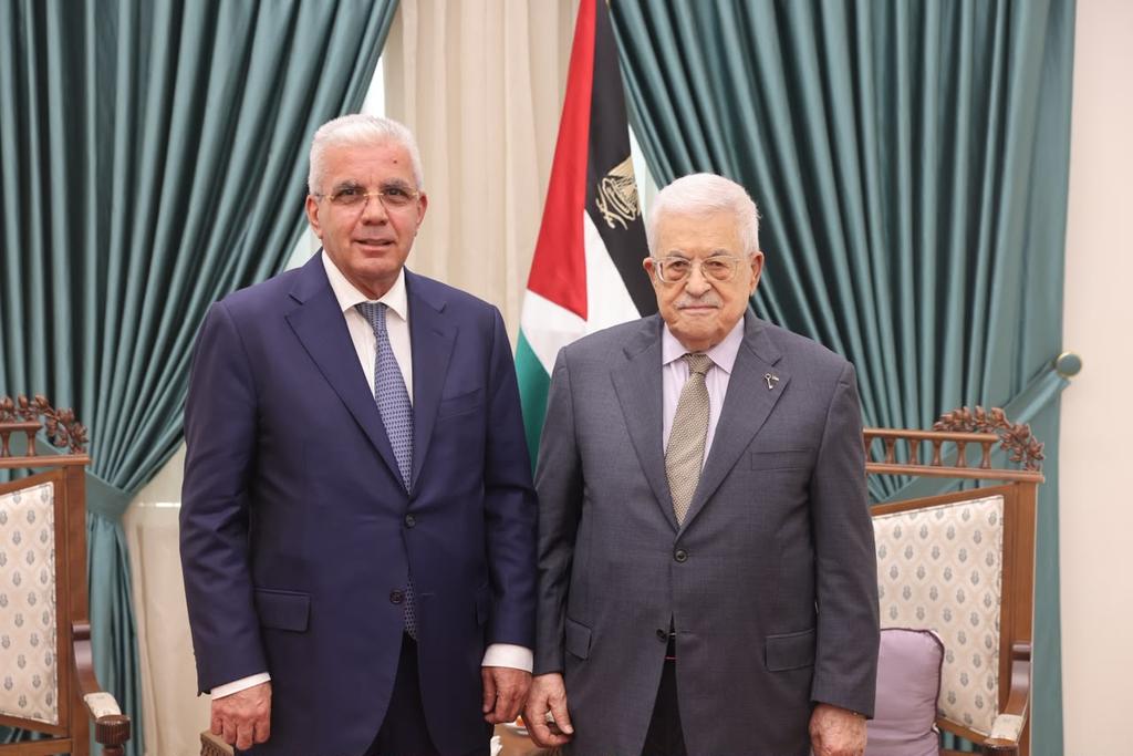 PalestinEmbassy's tweet photo. تشرٌف سفير دولة فلسطين رامي طهبوب مساء اليوم الجمعة العاشر من يوليو ٢٠٢٦ بلقاء سيادة الرئيس محمود عباس رئيس دولة فلسطين رئيس اللجنة التنفيذية لمنظمة التحرير الفلسطينية وذلك في مقر الرئاسة في مدينة رام الله.
وأطلع السفير طهبوب السيد الرئيس على أعمال السفارة بعد الانتقال إلى المبنى الجديد ، كما استمع إلى توجيهات سيادته لما فيه مصلحة العلاقات الأخوية المميزة بين دولة فلسطين ودولة الكويت الشقيقة وسبل تعزيزها وتطويرها.
🇵🇸🇰🇼
#palestine #president #jerusalem #mfae #kuwait