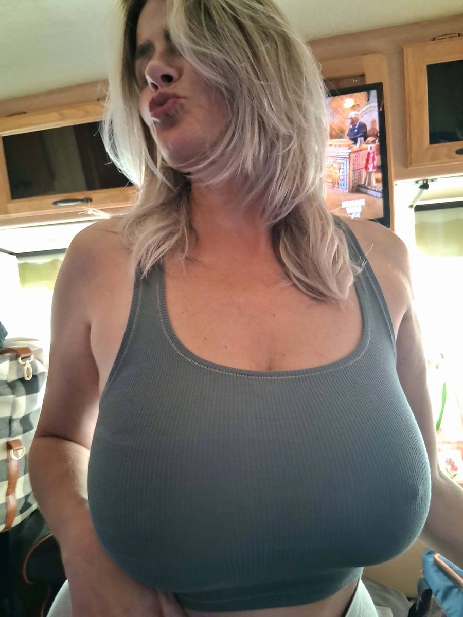 leonard_sa99734's tweet photo. Mother's life is basically just reorganizing the same stuff every day 🥵 Then Kody digs through every bag looking for a shirt and we're back to square one lol🤦🏼‍♀️🤣 At least it keeps me busy 💕😉

#weekend #trip #TN #Dmoment #DMme https://t.co/zvxBUkyJ9a