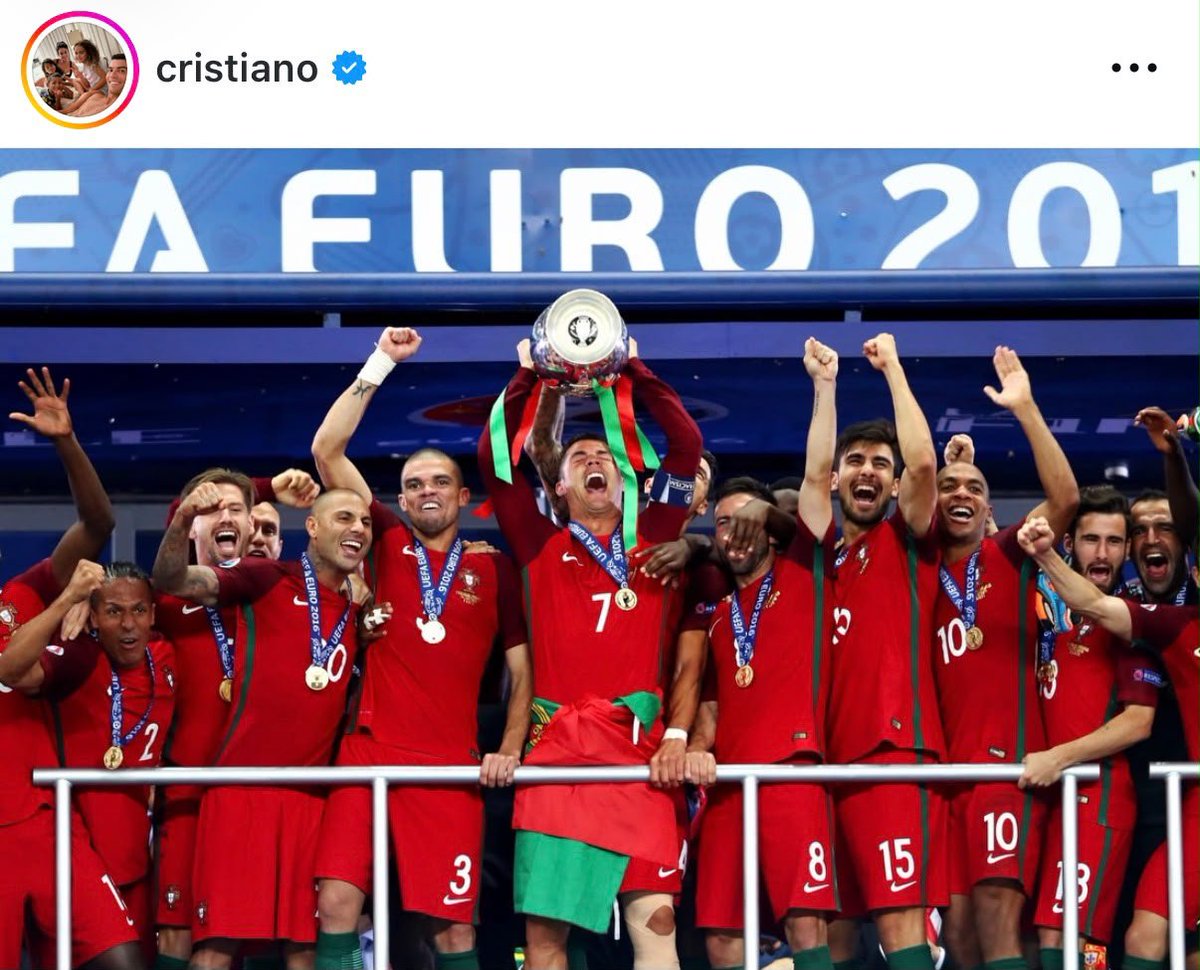 ActuFoot_'s tweet photo. 🚨 « UNE VICTOIRE QUI VAUT DES MILLIONS. » 🏆

Il y a 10 ans jour pour jour, le Portugal 🇵🇹 de Cristiano Ronaldo remportait l'Euro 2016. https://t.co/iNzHLHnYTg