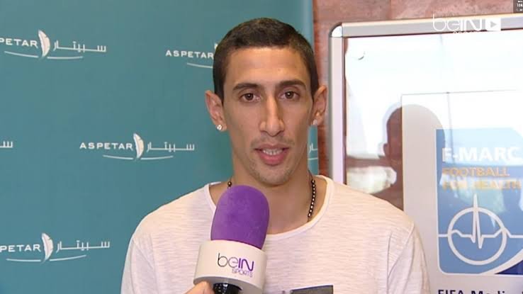 _Utd_Blake's tweet photo. 🚨🇦🇷 Angel Di María's Honest Response After a Reporter Asked Him to Pick Ronaldo or Messi: 

🗣️ Reporter: "Angel, who do you think is the greatest of all time between Cristiano Ronaldo and Lionel Messi?

🗣️Di Maria: (Laughs) "To be honest, you guys are trying to set me up for no reason.

Messi is like a brother to me. We shared so many great moments together with Argentina and at PSG. He's an incredible footballer.

As for Ronaldo... damn, that guy is on a different level too. I honestly can't pick a side. That's a debate for the fans. They're both phenomenal, and I don't think it's necessary to say one is greater than the other because it's such a difficult choice."

🗣️ Reporter: "So you're not choosing Messi over Ronaldo?"

🗣️ Di Maria: "No. I won't. They're both great."🎙️