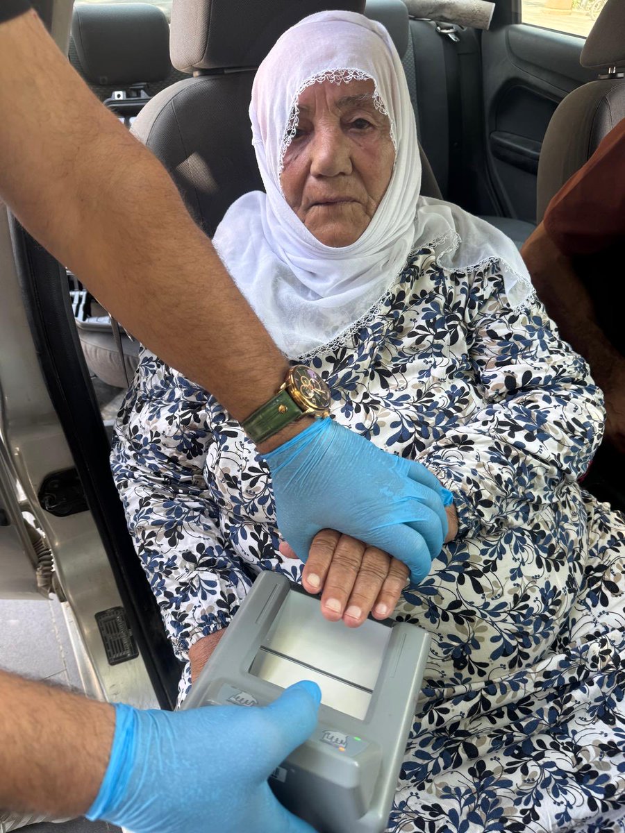 NufusSilvan's tweet photo. #AdresteNüfusHizmeti kapsamında mücbir sebep nedeniyle Müdürlüğümüze  gelemeyen 1940 doğumlu Kerime teyzemizin 
TCKK müracaatını alıp, Kendisine Allah’tan sağlıklı ömürler dileriz.
#HayatınızınHerAnında 
@cagriavci_ @osmanoguzeksi1 @TCNufus @diyarbakir_nvi @SilvanKaymakam https://t.co/rZpZD7cHle