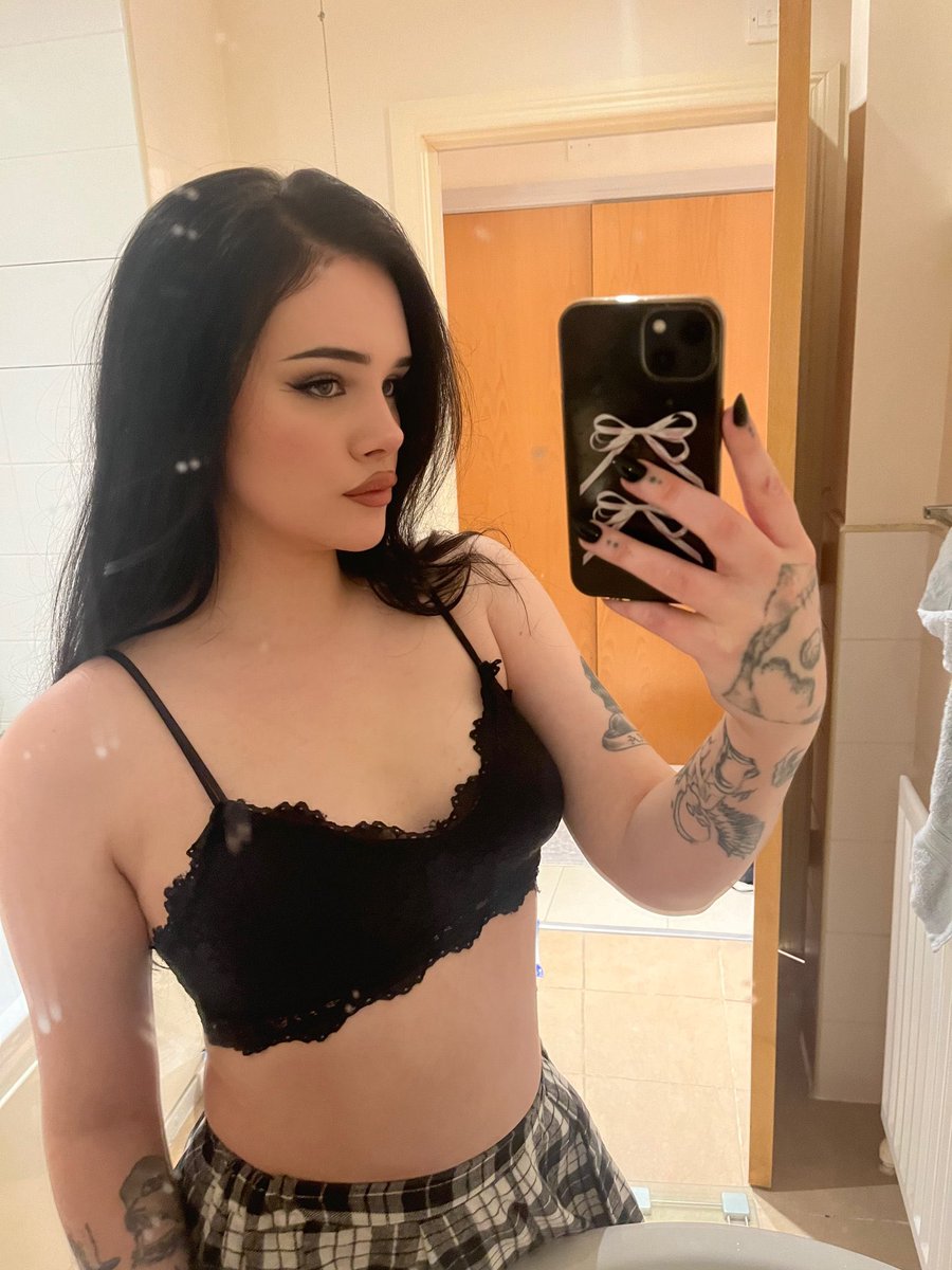 TRANS GIRL tweet media