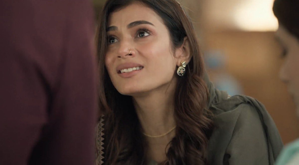 parthollic's tweet photo. Bruh why she’s so prettyyyyyyyyy… we have such a pretty ladies in our SHKH

#SeherHoneKoHai #SumitSingh https://t.co/eAOb5DE3wK