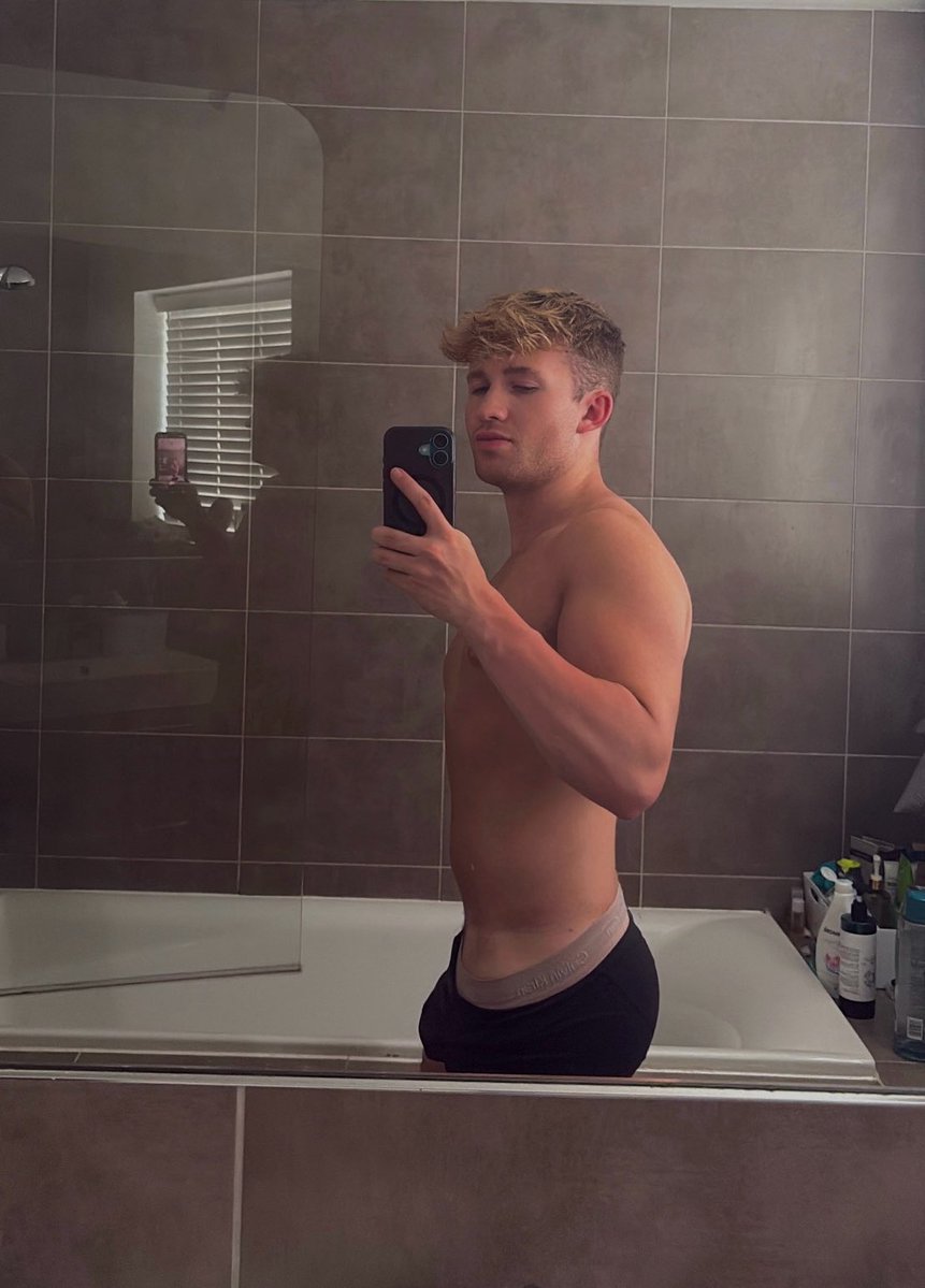 isaacjamessss's tweet photo. bit of my booty tan line to finish your friday off https://t.co/HIwEK6SJ0n