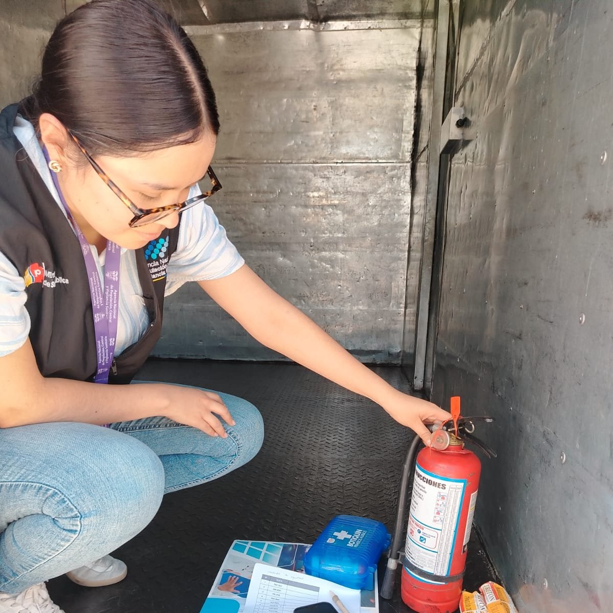 Arcsa_Ec's tweet photo. ¡Buenas prácticas para medicinas seguras! 🚛💊

Realizamos inspecciones de Buenas Prácticas de Almacenamiento, Distribución y Transporte (#BPADYT) en establecimientos farmacéuticos de #Quito, para asegurar calidad y seguridad desde el origen.

#ElNuevoEcuador 🇪🇨 https://t.co/nk3SBXcRRF
