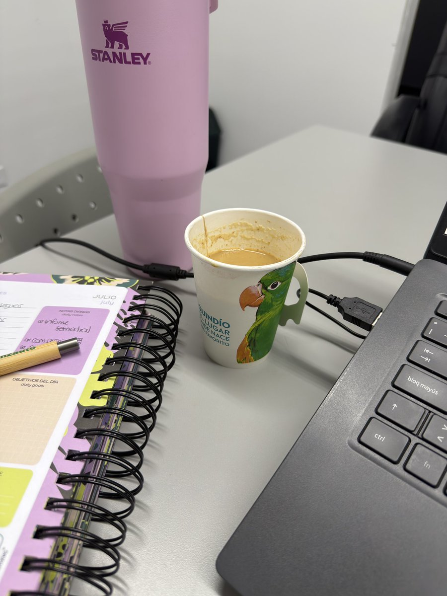 ItsamarCKZ's tweet photo. Me puse a echarle stevia, y me cague el jueperraaaaa capuccino😕😭☕️ https://t.co/hN63U7NZBE
