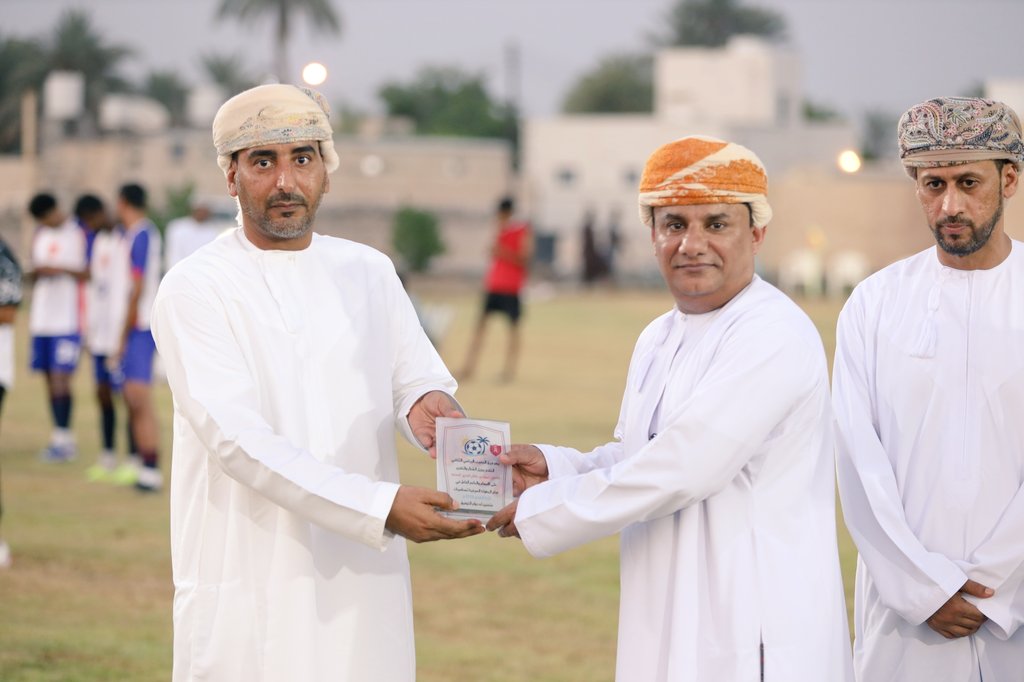 Alhdib_Fc's tweet photo. مجلس إدارة الفريق يقدم الهدايا التذكارية، تعبيرا عن الشكر والتقدير 
لراعي المناسبة وللداعمين https://t.co/9x5JAynZUj