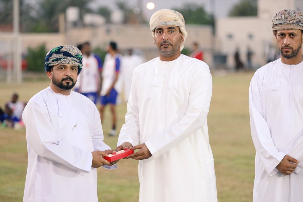 Alhdib_Fc's tweet photo. مجلس إدارة الفريق يقدم الهدايا التذكارية، تعبيرا عن الشكر والتقدير 
لراعي المناسبة وللداعمين https://t.co/9x5JAynZUj