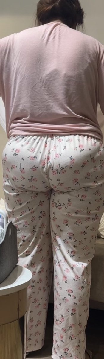 dyothmamaal87bh's tweet photo. اهههه كسميي القحبه ماما سافرت مع سواقنا 😭😭😵‍💫 https://t.co/Yp4xq6SJr1