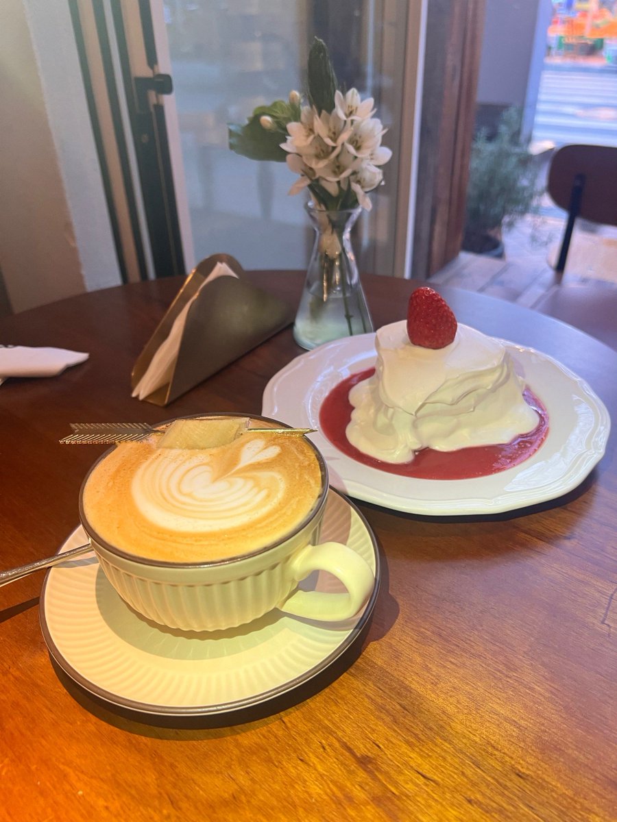 tlow85's tweet photo. Just wrapped up my weekend café vibe—warm latte, a good book, zero work emails, pure chill. https://t.co/SocPkdeprG