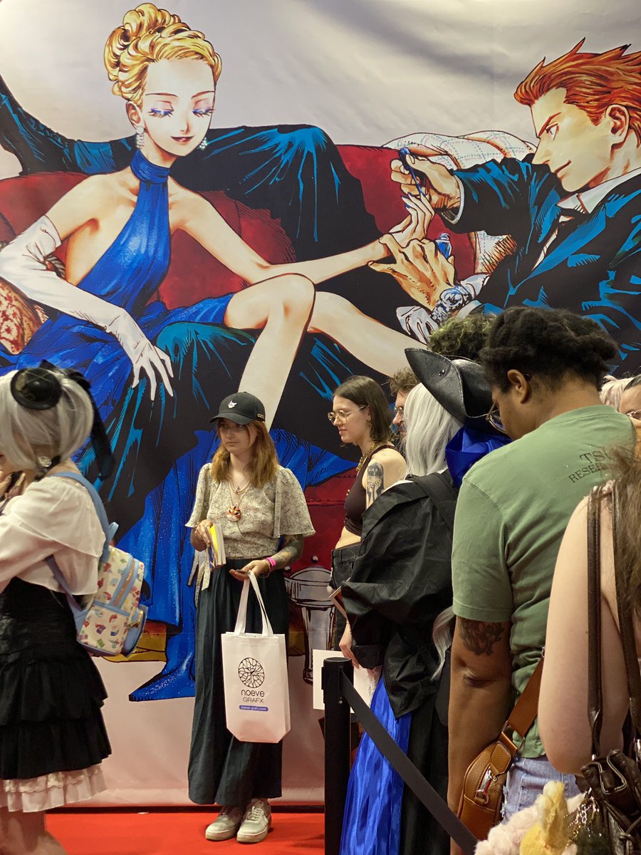 noevegrafx's tweet photo. ✨ Un premier aperçu de ces magnifiques journées en compagnie de @_K0TTERl_ à la @japanexpo !

Entre sourires, émotions et rencontres avec les lecteurs, l’autrice de Veil partage des instants précieux avec ses lecteurices… et l’aventure est loin d’être terminée. https://t.co/aqotkMLiOk