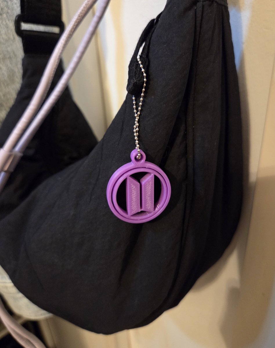 maurolite's tweet photo. I put mine on my bag and travelled with it to Madrid  Brussels 😊 Great way to make sure ppl around me knew I'm ARMY too even when I was wearing my civilian clothes 😁 https://t.co/FuhiZdGi1w