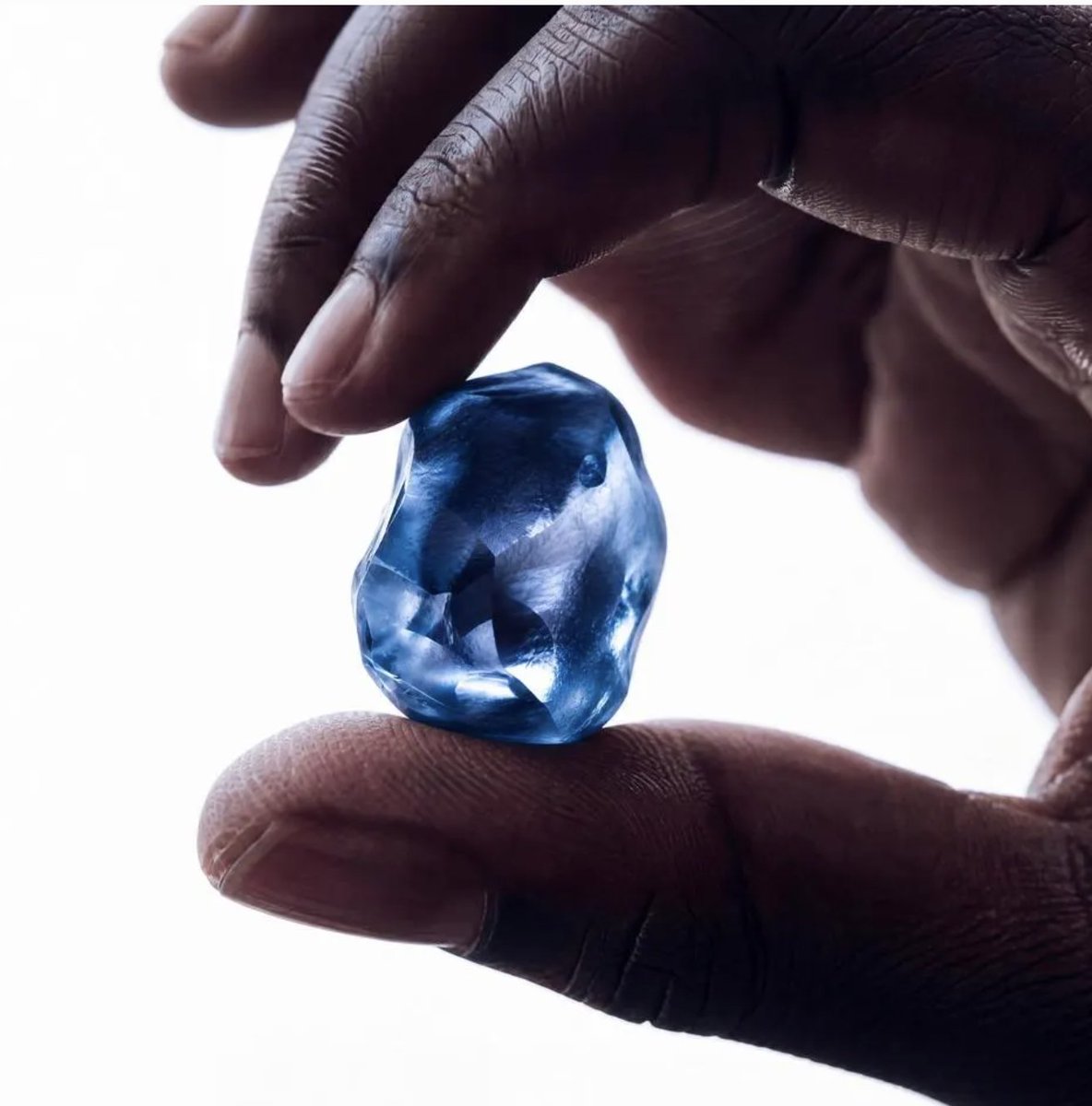 ForbesLife's tweet photo. Botswana’s Largest-Ever Blue Diamond Unveiled By Messika
https://t.co/bl7a0opW5R https://t.co/MnQU8Ql6Su