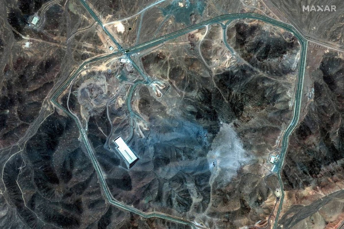 Jhonffonseca's tweet photo. ÚLTIMA HORA | TENSIÓN NUCLEAR EN AUMENTO 🇮🇷

Imágenes satelitales exclusivas revelan que Irán reconstruye activamente sus instalaciones nucleares, según un informe de CNN. Tras los recientes ataques, señales de movimiento, excavaciones y actividad sugieren que Teherán no se detiene: ¿un desafío al mundo?

La carrera nuclear en Oriente Medio entra en fase crítica. El reloj sigue corriendo.