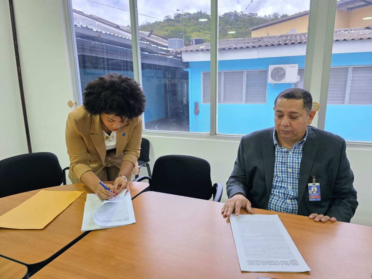 HondurasSanaa's tweet photo. SANAA y Water Mission Honduras firmaron un Convenio Marco de Cooperación para impulsar proyectos de agua potable, saneamiento e higiene en comunidades rurales y periurbanas. La alianza fortalecerá soluciones sostenibles para mejorar la calidad de vida de las familias hondureñas. https://t.co/Wax50TfQaQ