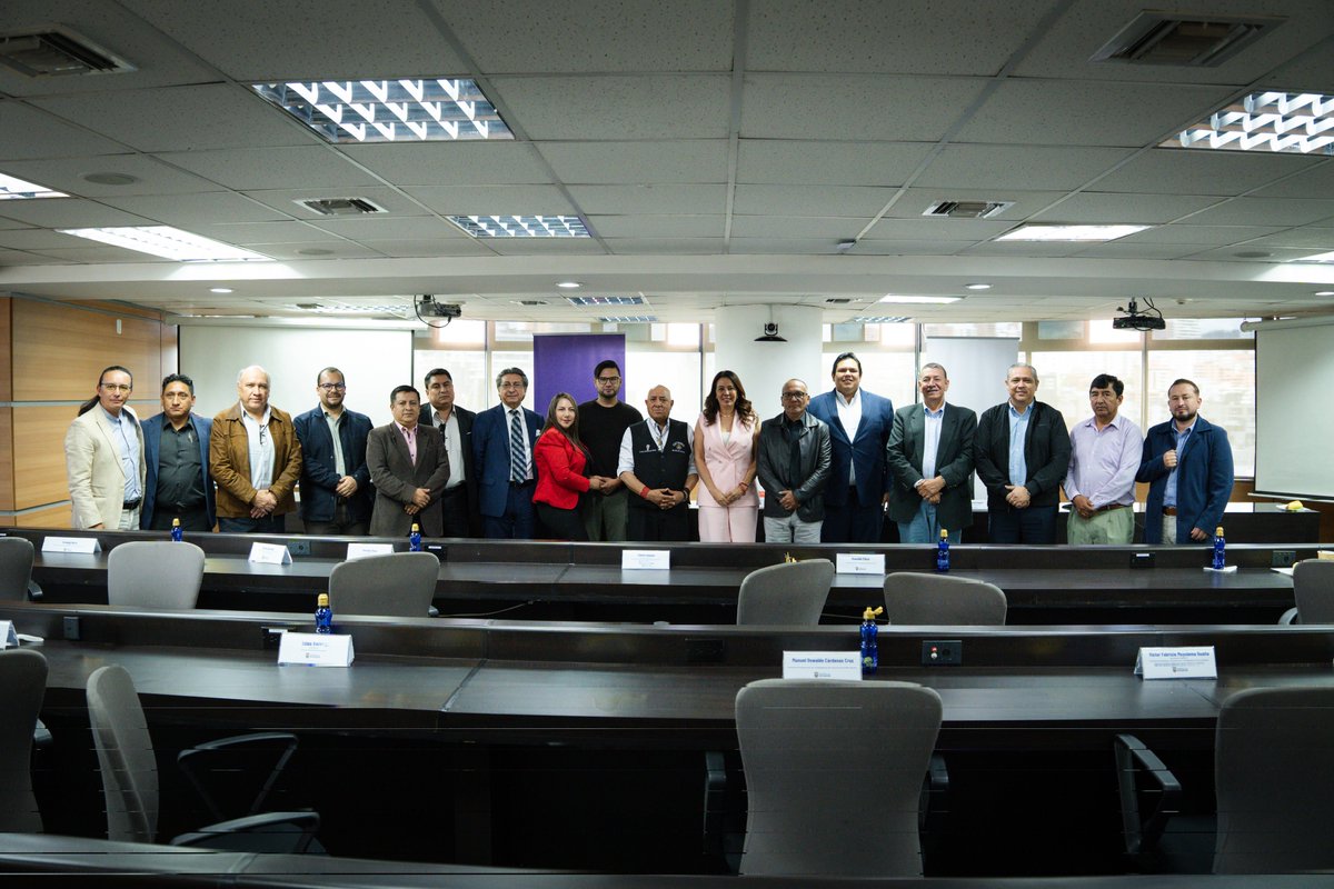 CynthiaGelliber's tweet photo. Una gran mesa de diálogo dónde todas las voces son escuchadas 🤝🏼

Convocamos a organizaciones sindicales nacionales, sectoriales y territoriales del país para trabajar de manera articulada, en equipo, en la construcción de políticas que fomenten la empleabilidad y mejores condiciones laborales para los ecuatorianos.

La paz laboral y la concertación entre Gobierno, empleadores y trabajadores nos permite avanzar en una agenda común: un Ecuador con más empleo 🇪🇨💼