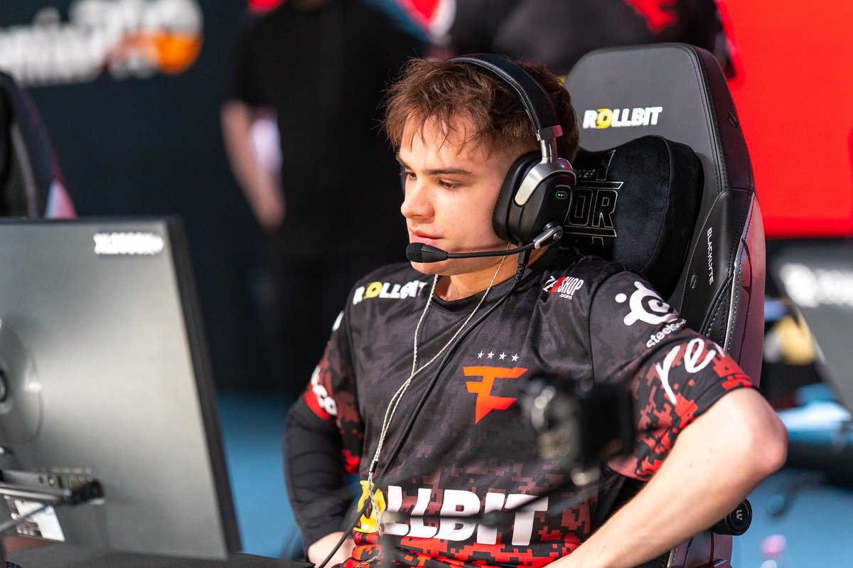 kascsgo's tweet photo. 🚨🚨BREAKING NEWS: jcobbb, due to anger over his performance in the series, has shot several teammates and staff members  

No one was injured https://t.co/ulIEFoDXXH