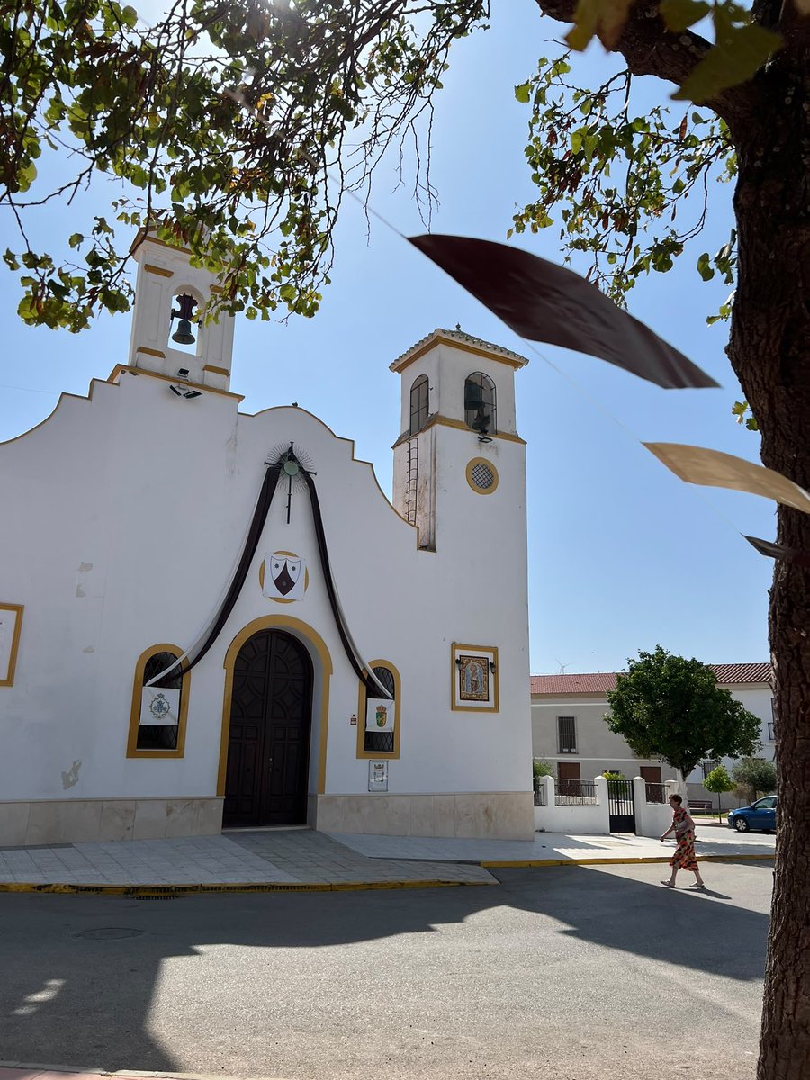 lajarapasion's tweet photo. 🌾 | Martín de la Jara se viste de marrón y blanco para celebrar su Romería.

La AP del Carmen ha engalado en estos días la C/Las Cruces y la Pl/Andalucía para la salida de su Titular a la Laguna de este sábado 11 de julio.

#LaJaraGlorias26 #MartíndelaJara #CarmendeLaJara🤎🤍 https://t.co/DqsNCrYuGp