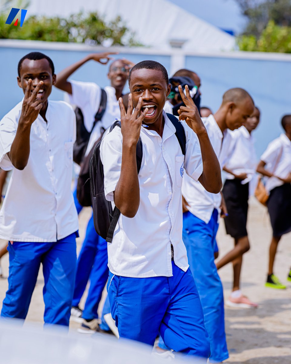 akezanet's tweet photo. 🔴😍Sur leurs visages on pouvait lire le soulagement, le bonheur et beaucoup d'espoir pour le futur. 

Bravo à Tous les Laureats de l'année scolaire 2025 - 2026.

#lesbeautesdecheznous #akezanet #EXETAT2026 #Education #Burundi https://t.co/fZUDGavbiT