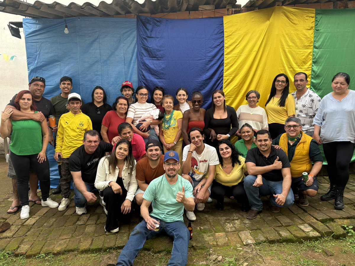 _biasav's tweet photo. Niver da tia erika 💚 https://t.co/k8xxa1ua92