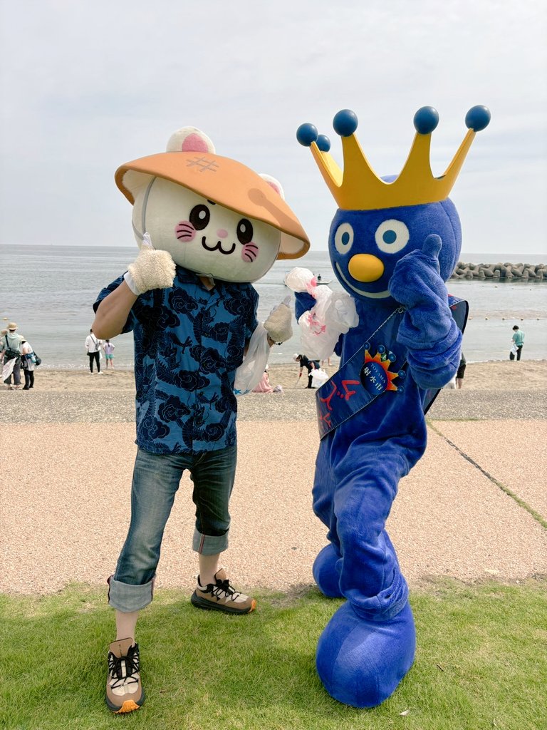 bainyako's tweet photo. 夏本番前に富山海岸清掃。
滑川市、富山市、射水市と連戦。
今年も富山の海を綺麗にするぞい。 https://t.co/l1AfK7PeO9