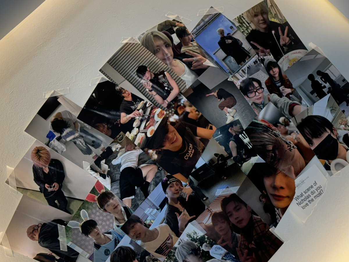 chanlan426's tweet photo. #KEEPROLLING_WENO 
#CINEMATIC_ARCHIVE 

멤버 생일트 한쪽에 모여있는거보고 감동함
자정에 뜬거 바로 인쇄해서 새로 꾸몄단 소리잖아 

그리고 키링 졸귀탱 전종 갖고싶었지만 욕심 안부리고 딱 두개만 뽑음 https://t.co/rh5gAiuTWE