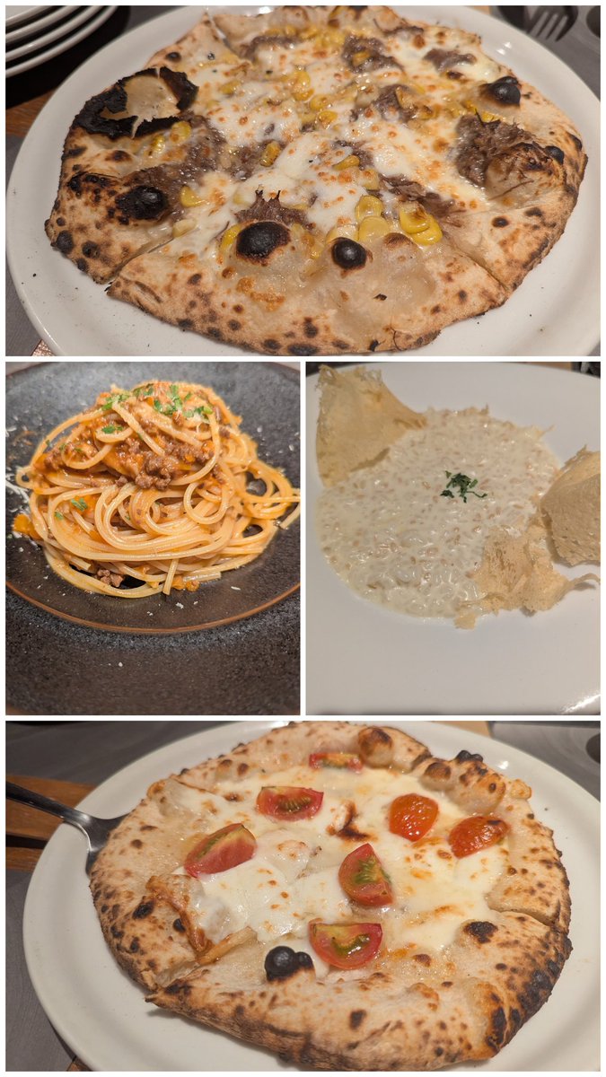 ISAKART's tweet photo. 今夜は、いつもご一緒する同僚や久しぶりにご一緒する同僚との食事会。
このような会では最年少だった私も、気がつけば最年長。
店内の私の作品群を初めてご覧になる先生を含め楽しく3時間以上滞在。
かつて度々あった宴会もコロナ禍でなくなったが近年復活。
定年までこんな感じが続きそうである。 https://t.co/MrrDal5FTt
