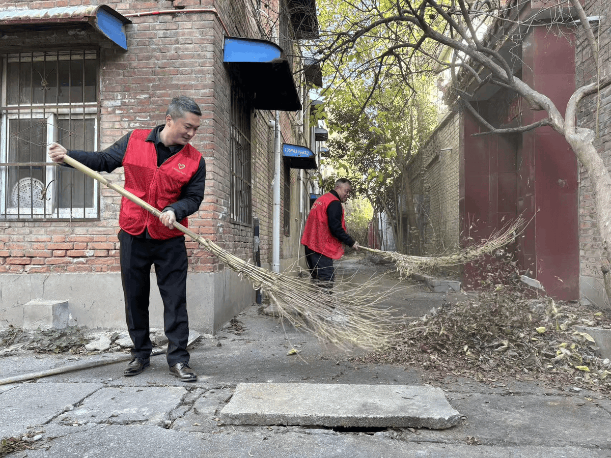 hellas85's tweet photo. Join our neighborhood block cleanup this Saturday (9AM at Central Park)! Bring gloves, snacks u0026 make our community shine—all ages welcome! https://t.co/EjQ8zS5t7l