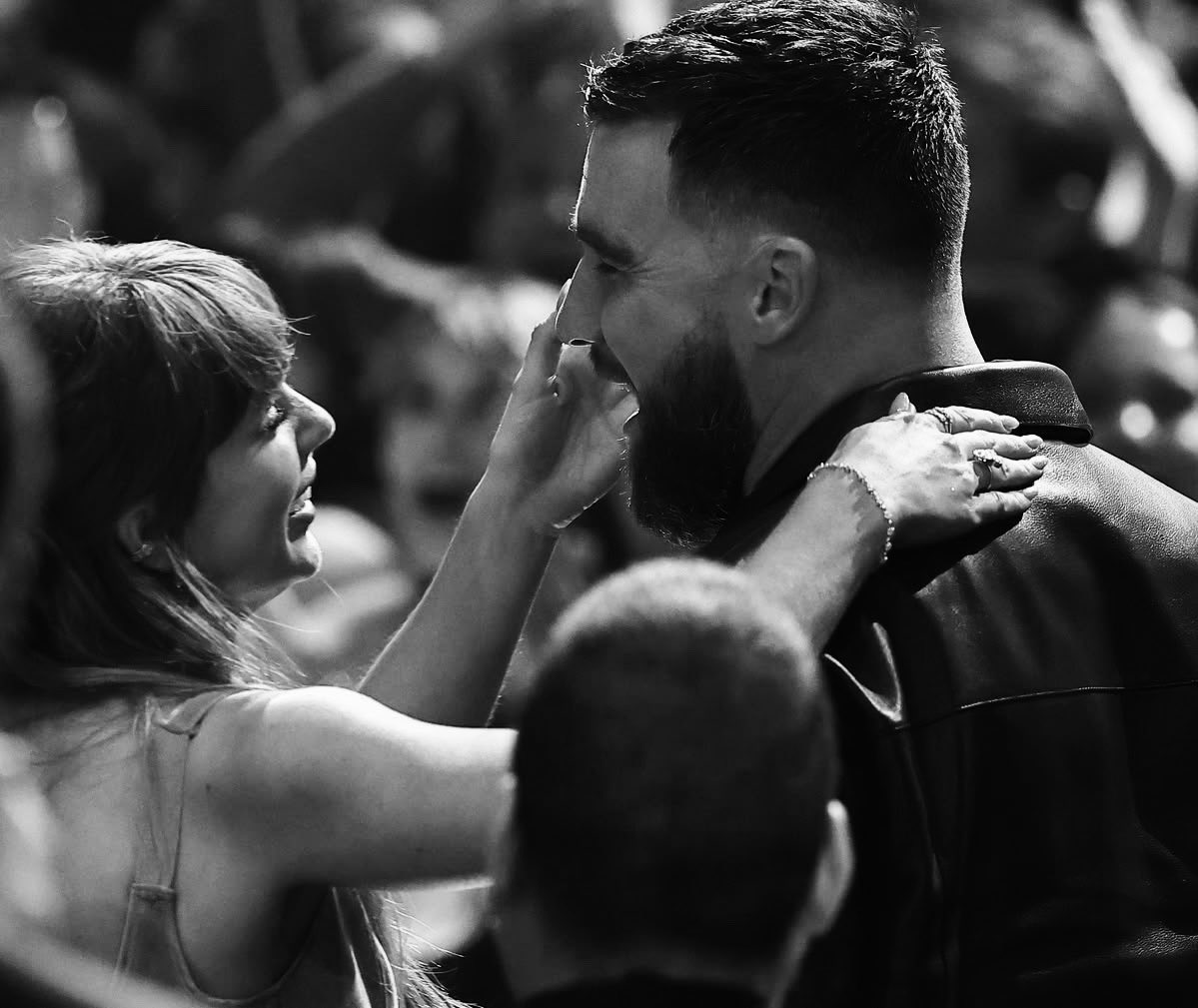 crwzysun's tweet photo. “he’s still a guy from Ohio who found his princess.”

✨🤎 https://t.co/Y2kLLfxbmb
