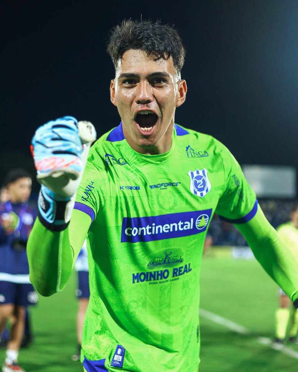 Danymacica's tweet photo. Sras y Sres hinchas de Cerro, estoy en condiciones de informar que el arquero Ángel Martínez viaja a Formosa para tomar el vuelo a Bs As y acoplarse a la pretemporada.

4 años de contrato.

Desde Asunción no hay lugares disponibles para viajar a la Capital Argentina.

🔵🔴💪🏻🇵🇾

#LaGranJugada
