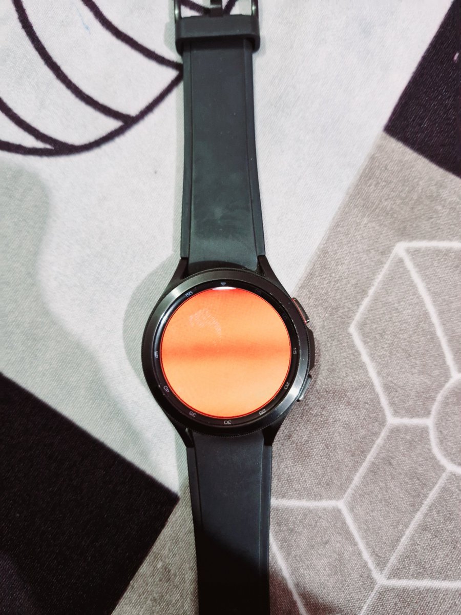 WhiteDevil1666's tweet photo. Hey @SamsungIndia! 
My Galaxy Watch 4 LTE (Bought in 2024) has NO physical/water damage, but the latest software update completely ruined the display (multicolor flickering). ❌ https://t.co/VizAqWBItu
