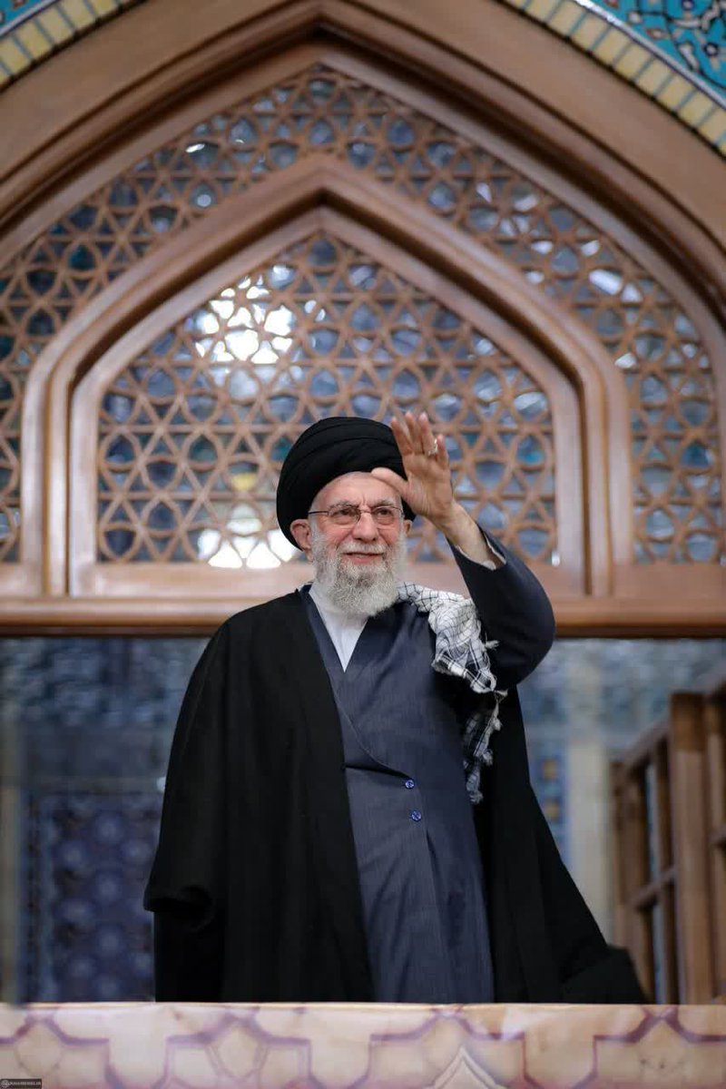 MaDad136's tweet photo. به قولِ حاج مهدی رسولی: 
آقا! برو دورت بگردم خسته نباشی! 
خداقوت! دورت بگردم! 
بار همه ی این سفر روی دوش تو بود
برو نفس تازه کن
ان شاءاللّٰه با امام زمان(عج) برمیگردی؛ 
آقا! نگران انقلاب نباشیا
آقا! نگران این پرچم نباشیا ..

#باید_برخاست
#پدر_امت https://t.co/TiITNt5kUs