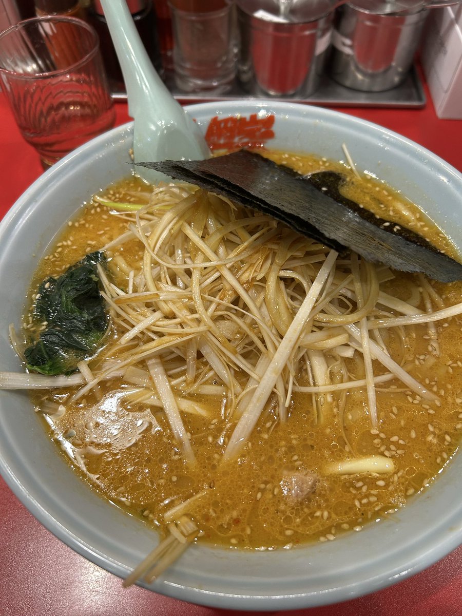 0cheese1's tweet photo. 深夜ラーメン美味 https://t.co/qkaqVezWbo