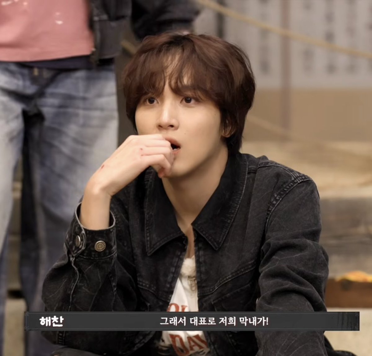 sunhaefs's tweet photo. haechan di konten ini beneran aktif banget, sampe tangan dia luka 😭😭😭 https://t.co/wMaRHoljrP