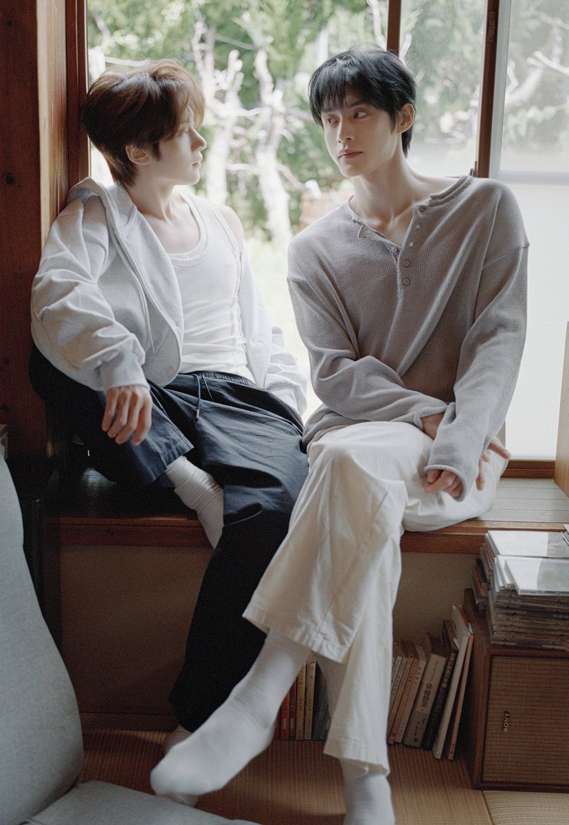 0528_files's tweet photo. this matthew and jiwoong giving straight out of kdrama poster.... https://t.co/SrKzLJhokk