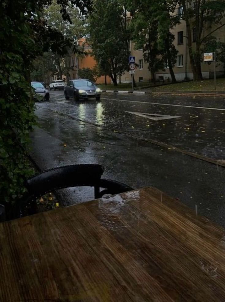 elyradream's tweet photo. rainy day https://t.co/66zU5ax9In