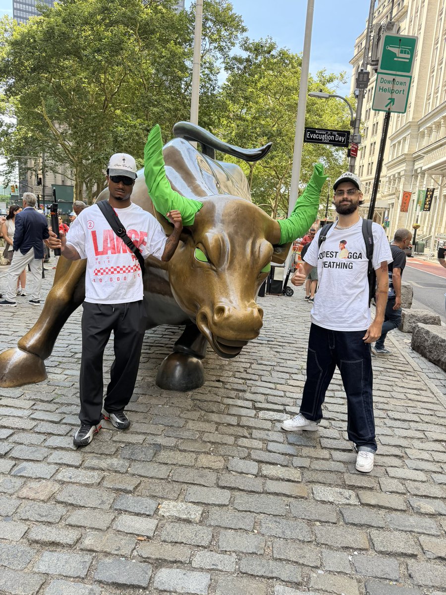 NeverGoon's tweet photo. THE BLACK STREET BULL 

$ANSEM https://t.co/xFCNdqQx0q