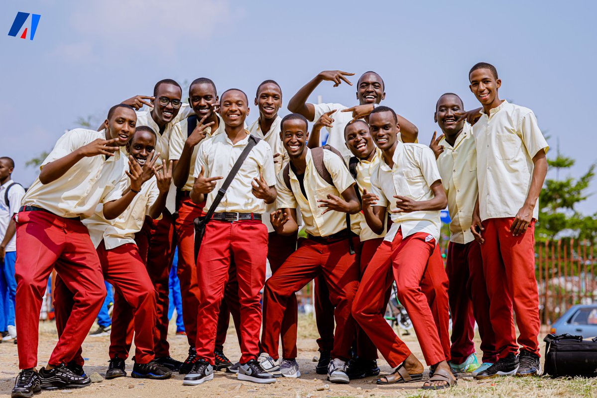 akezanet's tweet photo. 🔴😍Sur leurs visages on pouvait lire le soulagement, le bonheur et beaucoup d'espoir pour le futur. 

Bravo à Tous les Laureats de l'année scolaire 2025 - 2026.

#lesbeautesdecheznous #akezanet #EXETAT2026 #Education #Burundi https://t.co/fZUDGavbiT