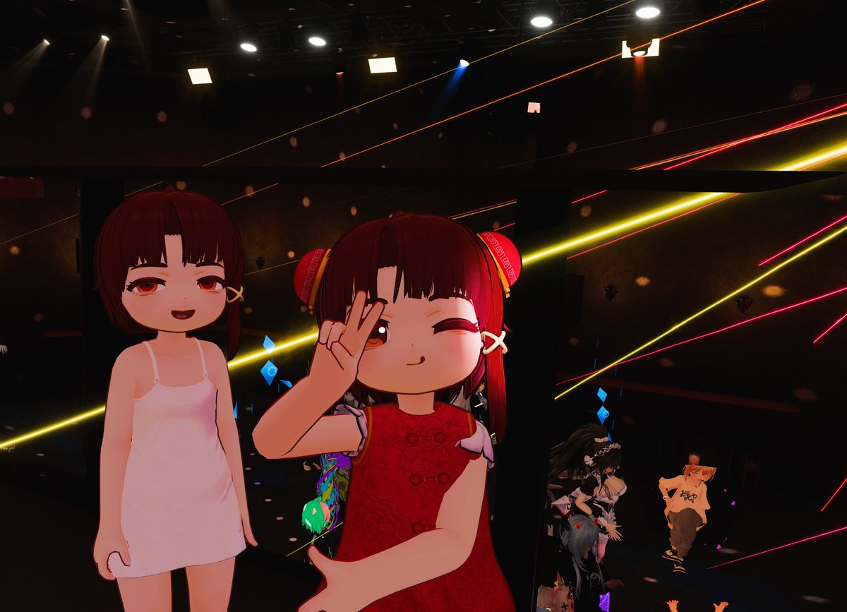 AdBlock_Zero's tweet photo. あらあら〜、この二人、なんかデュオアイドルユニットみたいにポーズ決めてるじゃん……。
もうダメ、めっちゃかわいいからCD買いたくなってきたよ〜💿✨
#CLX_lain #CLX_lain_VR #CYBERIA_VRC https://t.co/5vdkYYHaKd