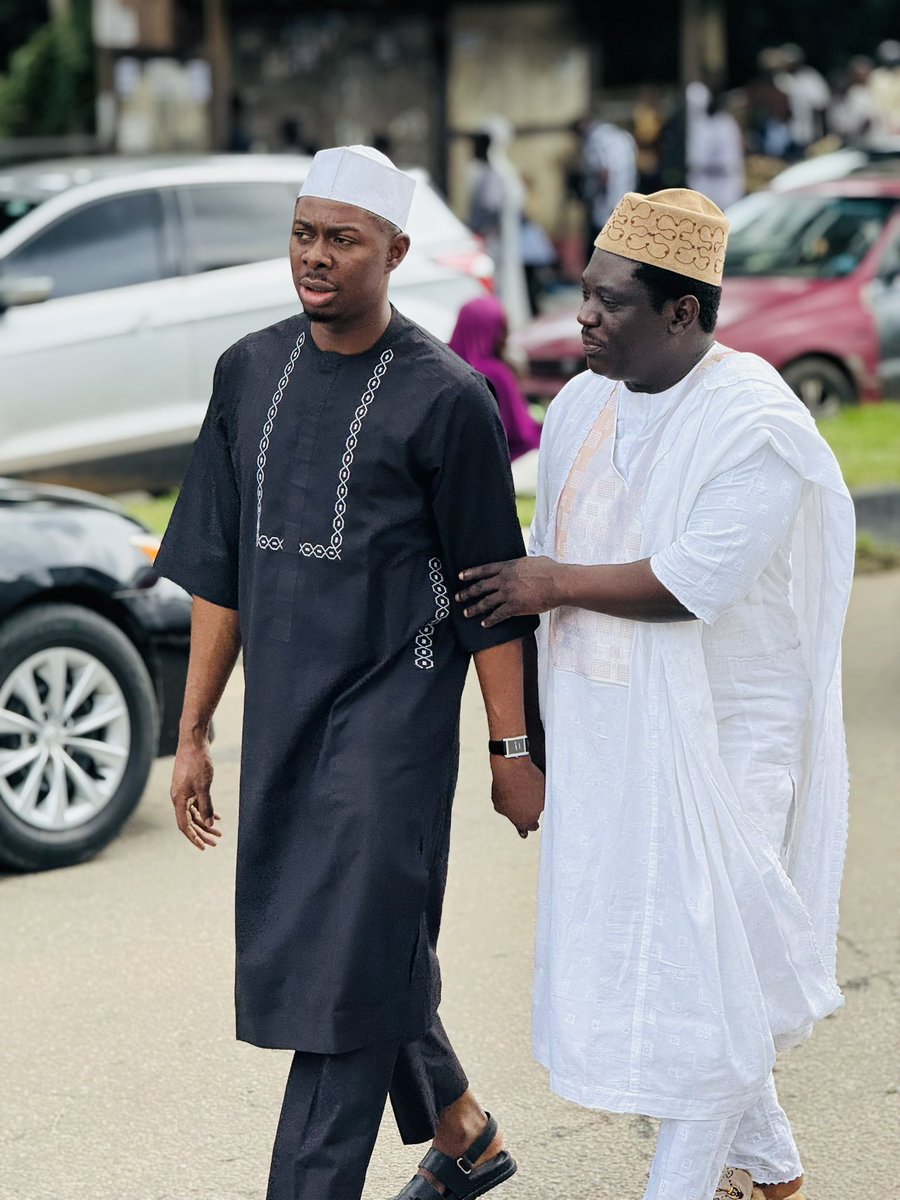 ieniobanke's tweet photo. Had a great time engaging with Alh. Akeem Jimoh, the Dan Male Agbeyangi of Ilorin Emirate, after Jumu'ah prayer today. Always an honor to spend time with such a respected businessman and mentor. 🤝 #JumahMubarak https://t.co/2mxo9XIWko