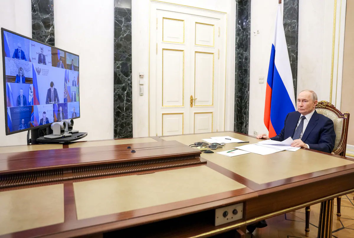 shot_comedy's tweet photo. A former NATO official says Vladimir Putin was talked out of using a nuclear weapon against Ukraine, underscoring how close the war may have come to a catastrophic escalation. A sobering reminder of the vital role of diplomacy and deterrence. https://t.co/GmDuqZBdPo