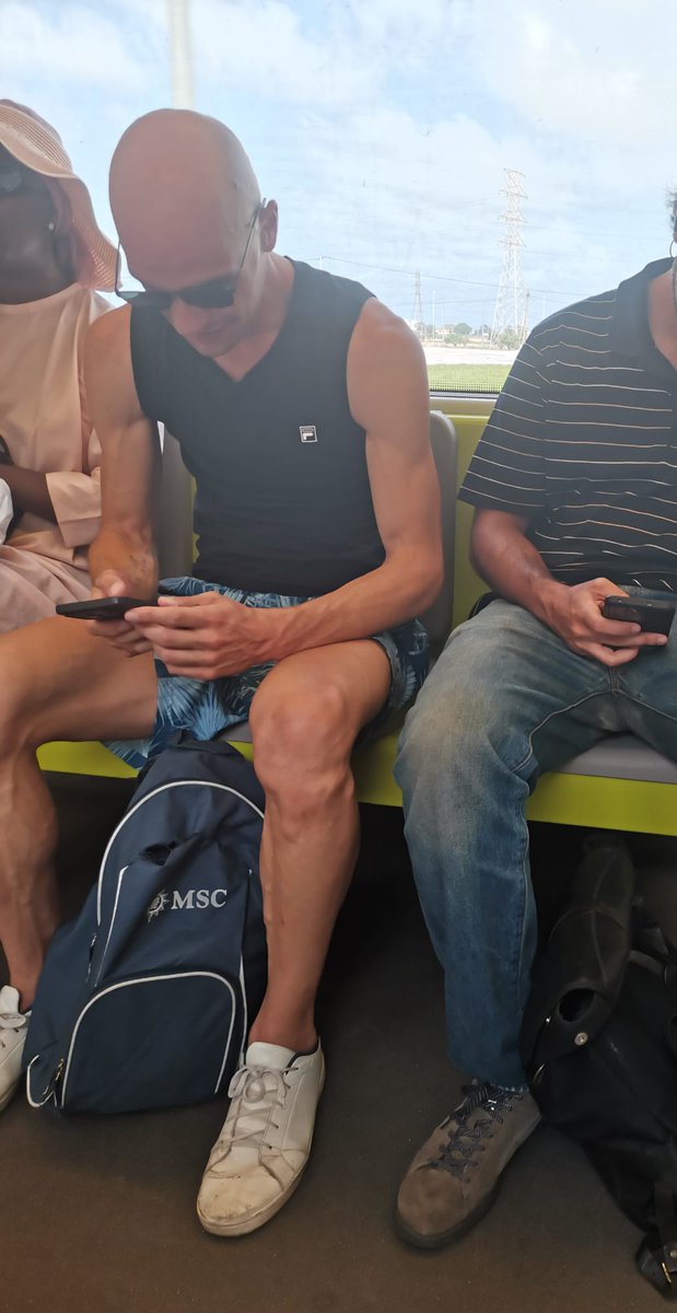 Odrian_'s tweet photo. Cuidado si estáis en valencia, estos 2 se han puesto a hacer fotos a chicas en el metro https://t.co/DTouGuqiJM