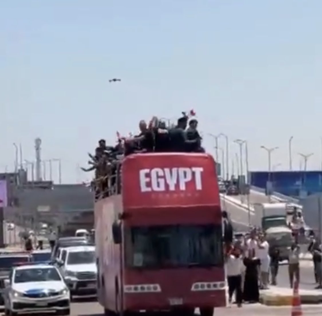JMNewsNetwork_'s tweet photo. Egyptian Coach Hussam Hassan yet again unfurled a Palestine flag 🇵🇸 during the heroic welcoming in Egypt. 🇪🇬 https://t.co/VC1G65kR0g