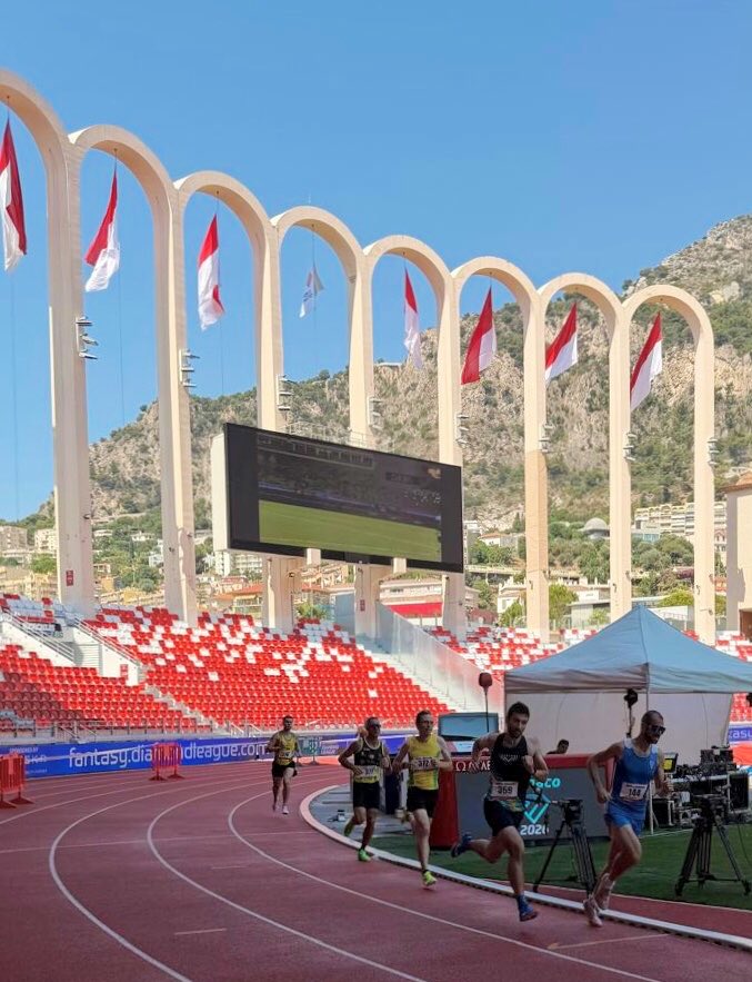 James_Athletics's tweet photo. 📍🇲🇨
Raced 1000m in Monaco, in the Herculis pre-programme. Warmed up the track before the pros take a shot at the WR. Special experience, even if the time was a tiny bit short of my goal (2:52.5). 

📸 1 @runoutofhell 2 @paulajradcliffe (! 🤩) https://t.co/fE64on6OXQ