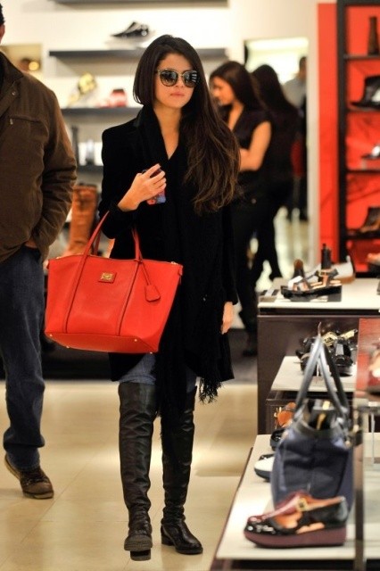 selenaoutfitspl's tweet photo. Selena Gomez on February 16, 2013. https://t.co/dgm0B3JX3U